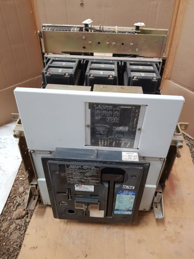 HAT 25 Air Circuit Breaker 2500A