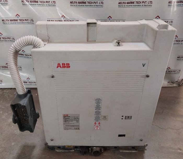 V 12/W Circuit Breaker 